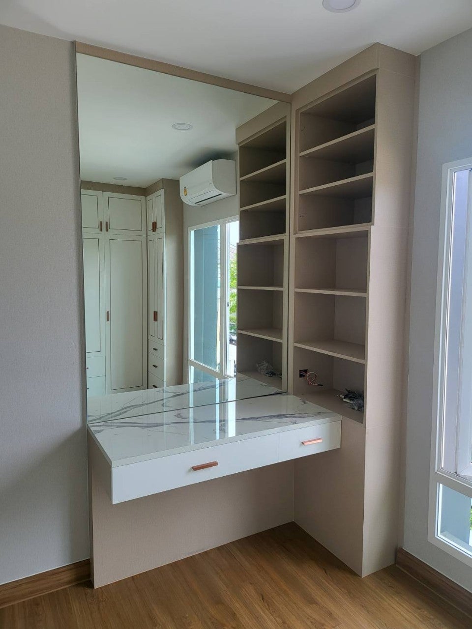 Walk in Closet - การุณย์ - CENTRO Rama 9 - คลองสองต้นนุ่น, เขตลาดกระบัง, กรุงเทพมหานคร