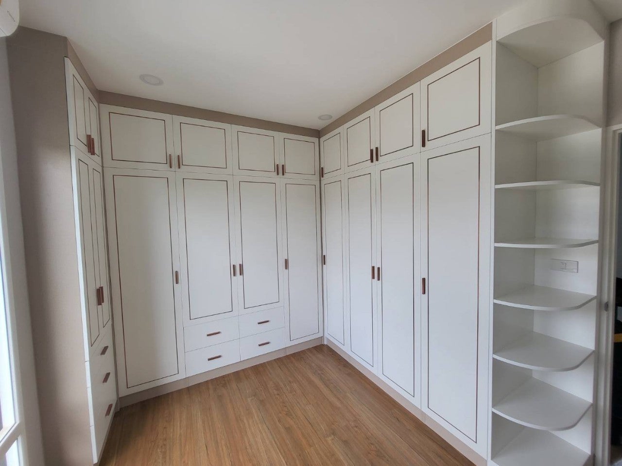 Walk in Closet - การุณย์ - CENTRO Rama 9 - คลองสองต้นนุ่น, เขตลาดกระบัง, กรุงเทพมหานคร